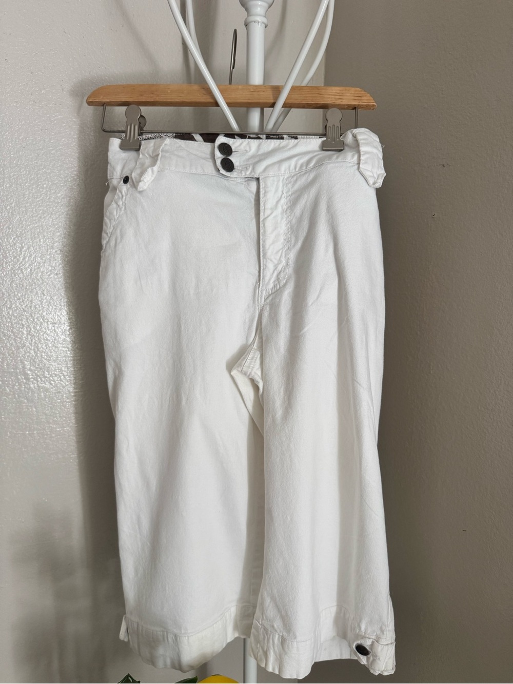 Cropped White Button-Accent Pants
